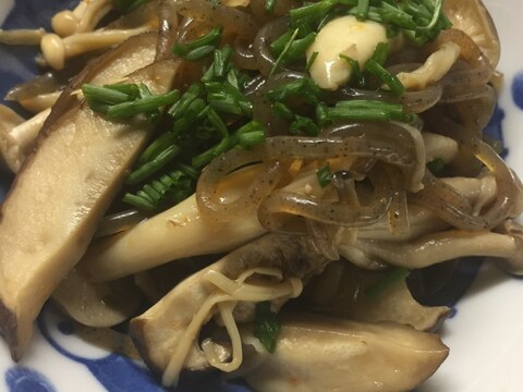 痩せるおかず♪糸こんにゃくとキノコの炒め物